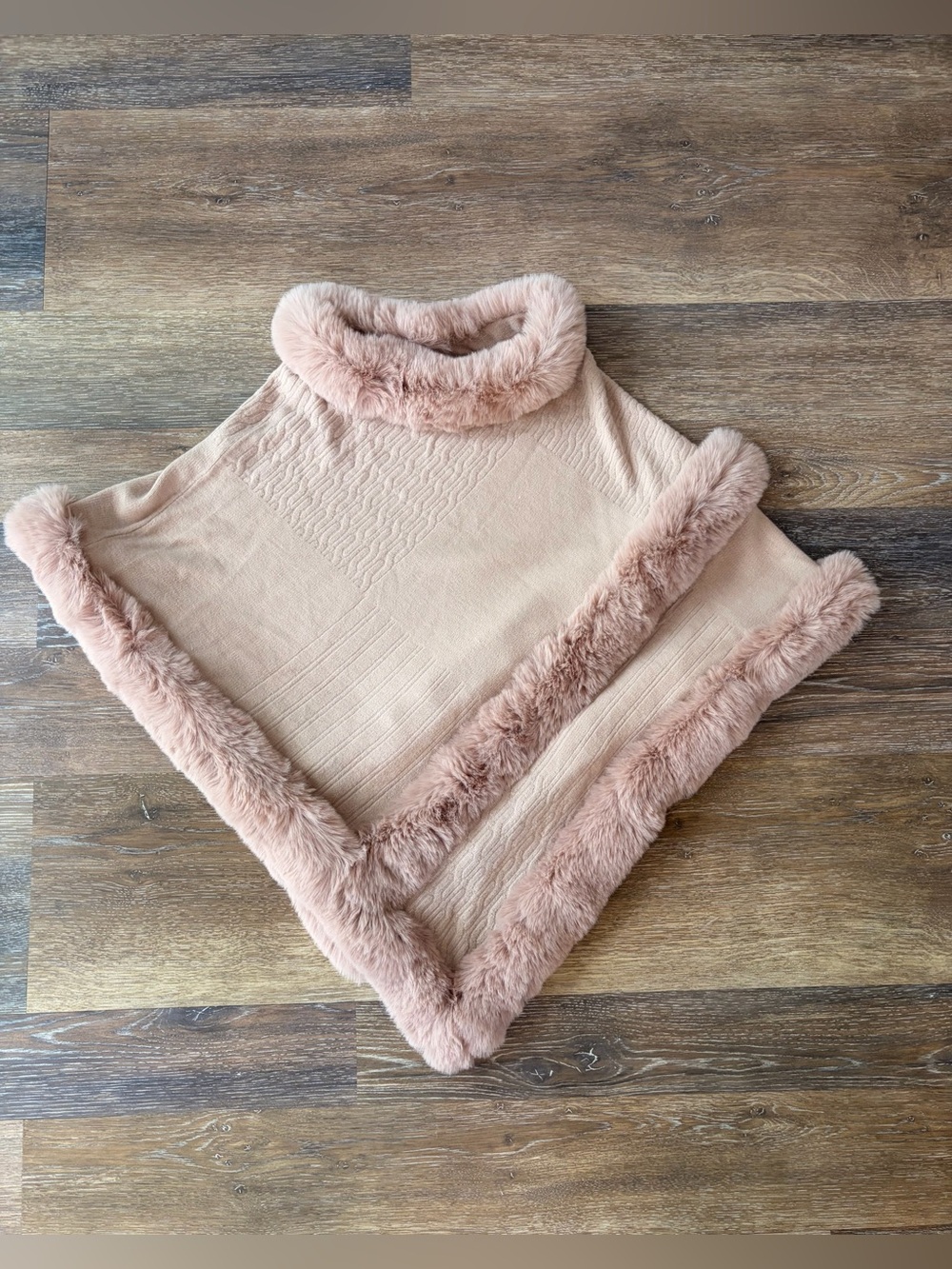 NWOT Le Moda acrylic blend faux fur blush pink poncho sweater one size